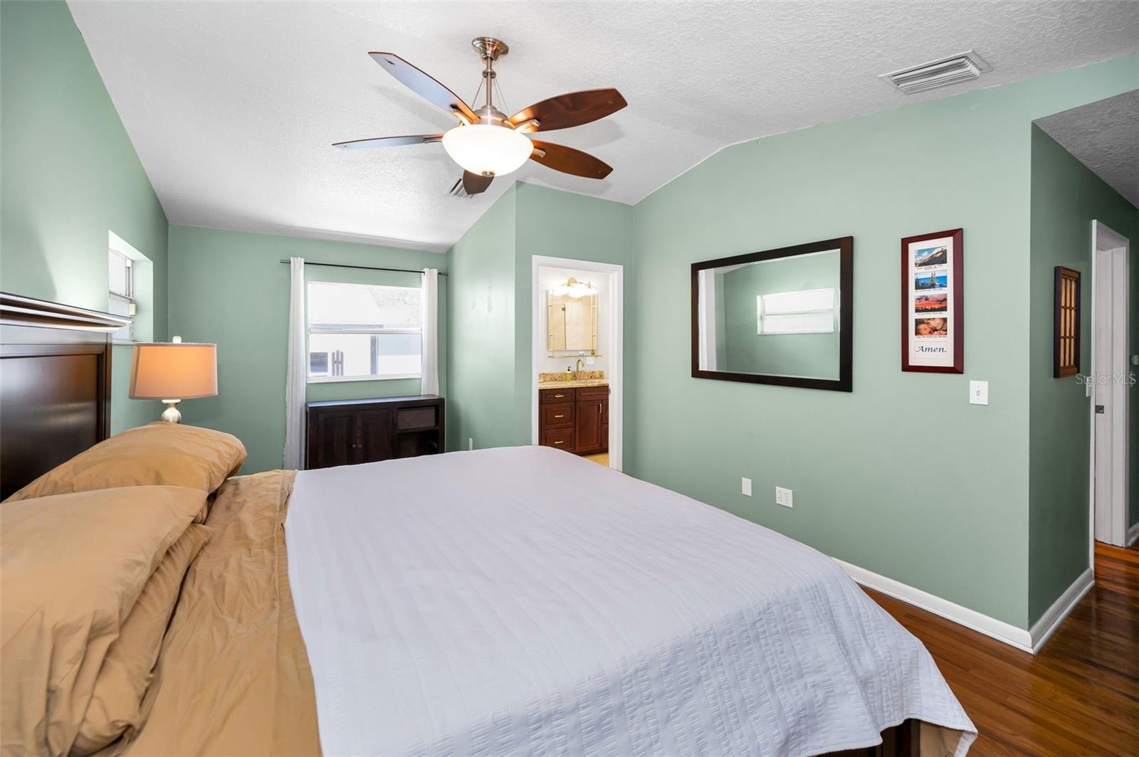 Listing photo id 20 for 4112 Corona Street