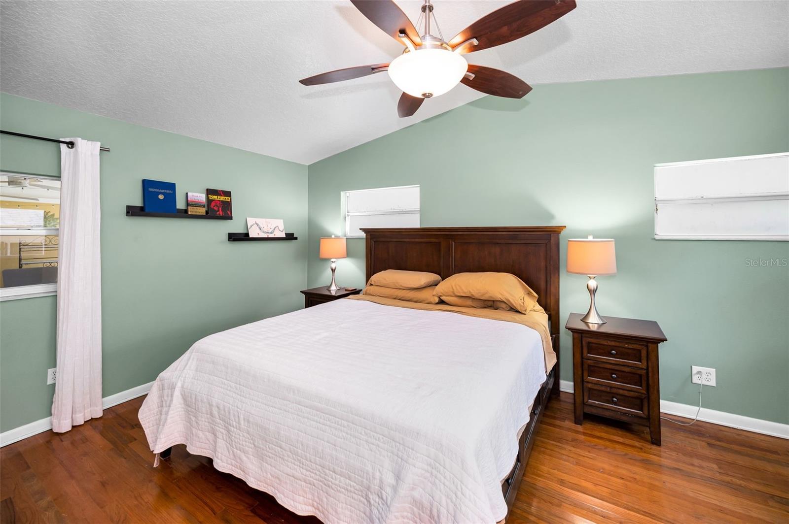 Listing photo id 22 for 4112 Corona Street