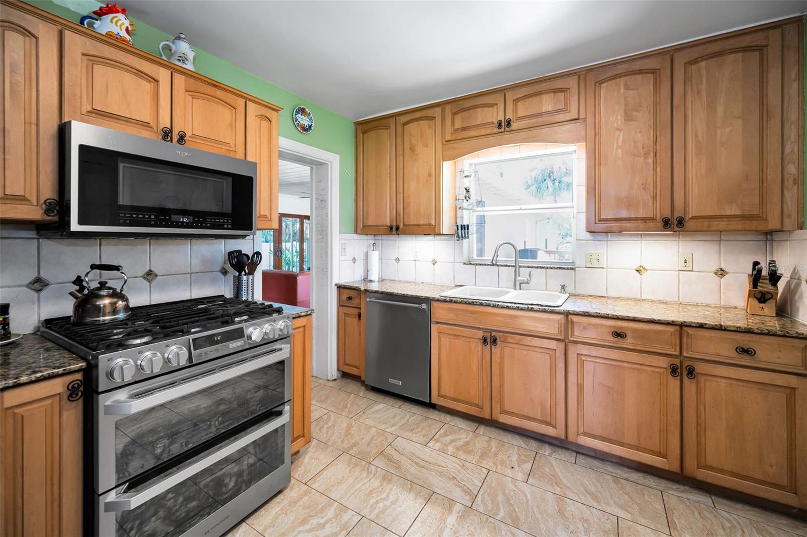 Listing photo id 1 for 4112 Corona Street