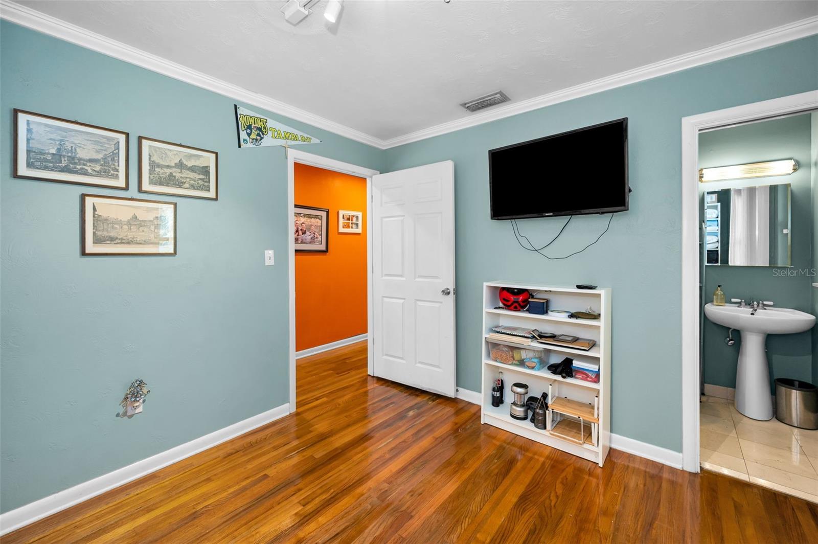 Listing photo id 28 for 4112 Corona Street