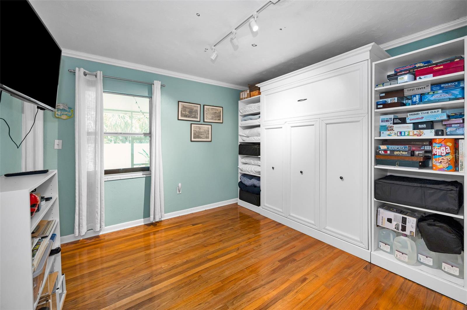 Listing photo id 29 for 4112 Corona Street