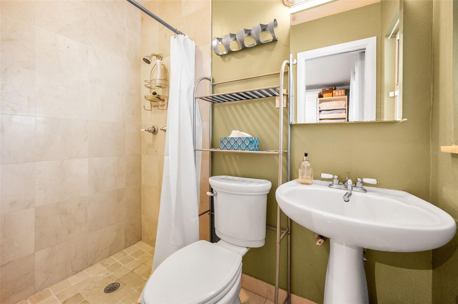 Listing photo id 31 for 4112 Corona Street
