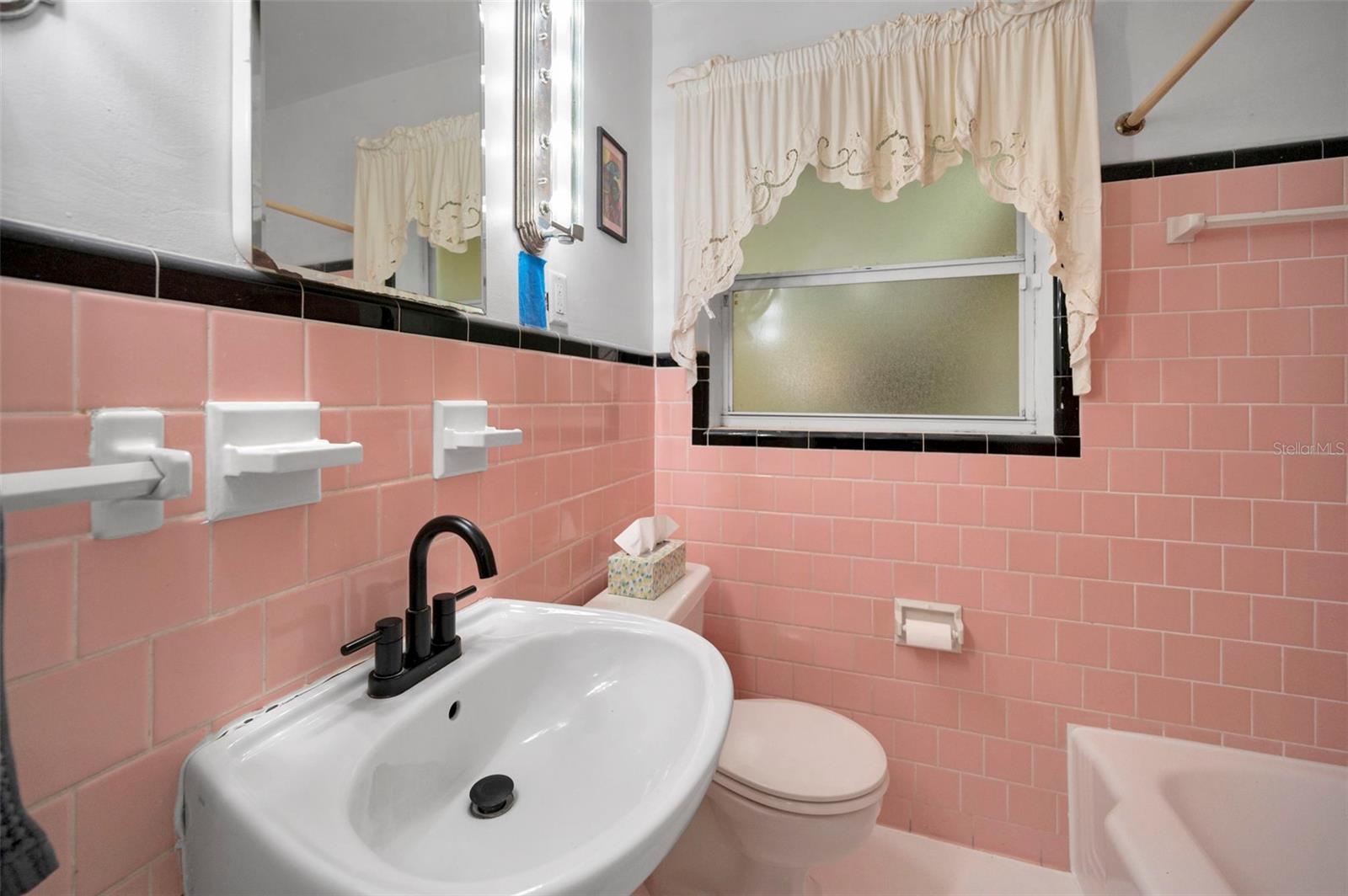 Listing photo id 32 for 4112 Corona Street