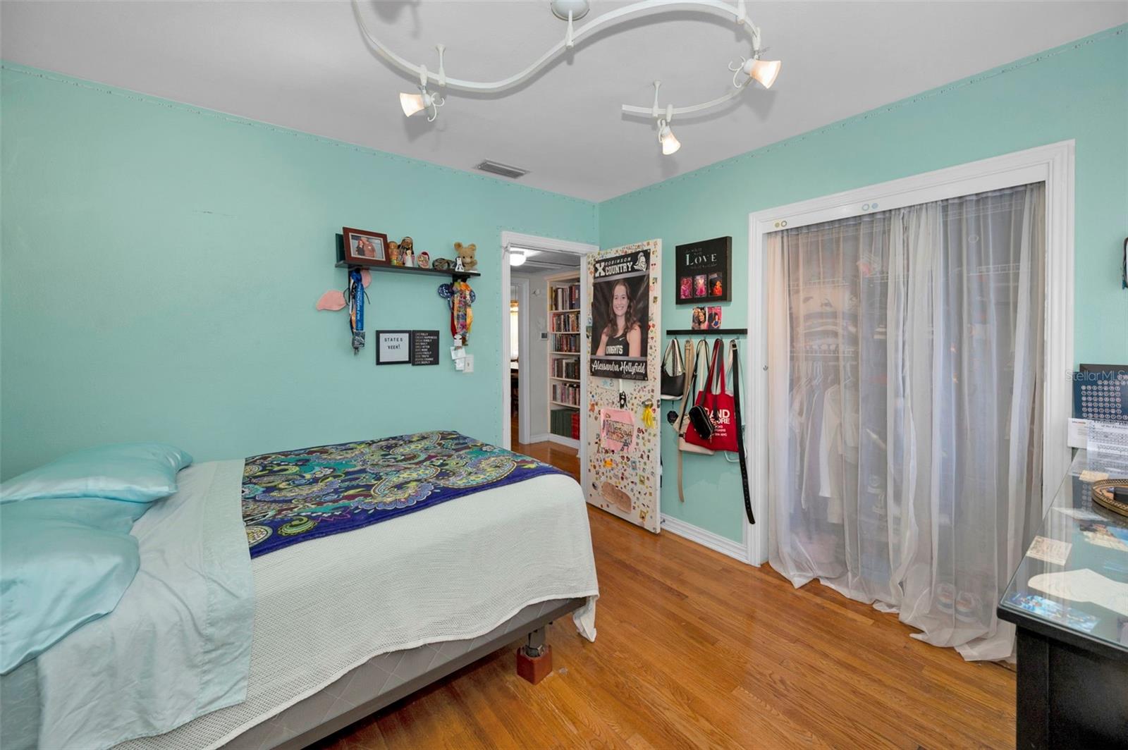 Listing photo id 37 for 4112 Corona Street
