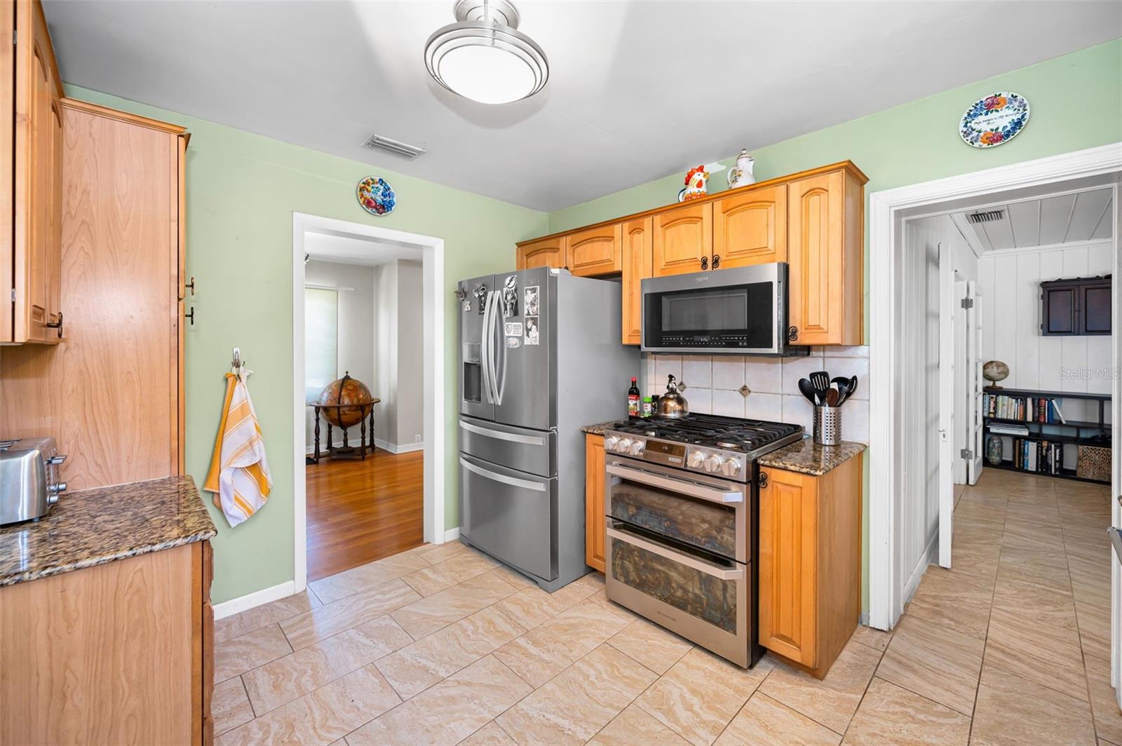 Listing photo id 2 for 4112 Corona Street