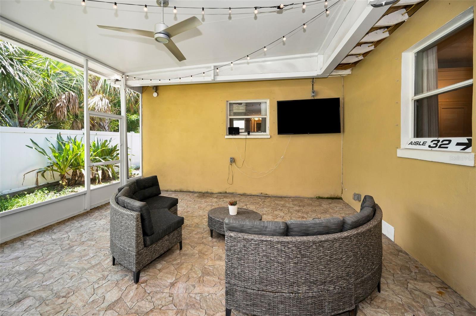 Listing photo id 40 for 4112 Corona Street