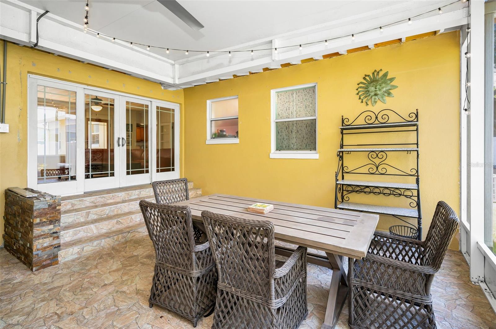 Listing photo id 43 for 4112 Corona Street