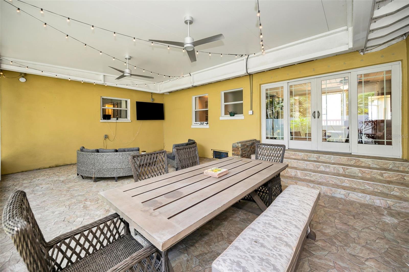 Listing photo id 44 for 4112 Corona Street