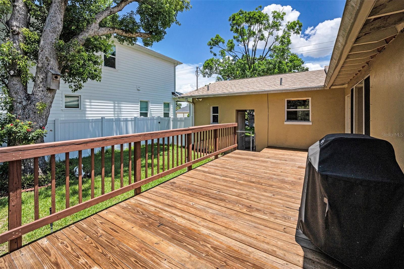 Listing photo id 47 for 4112 Corona Street