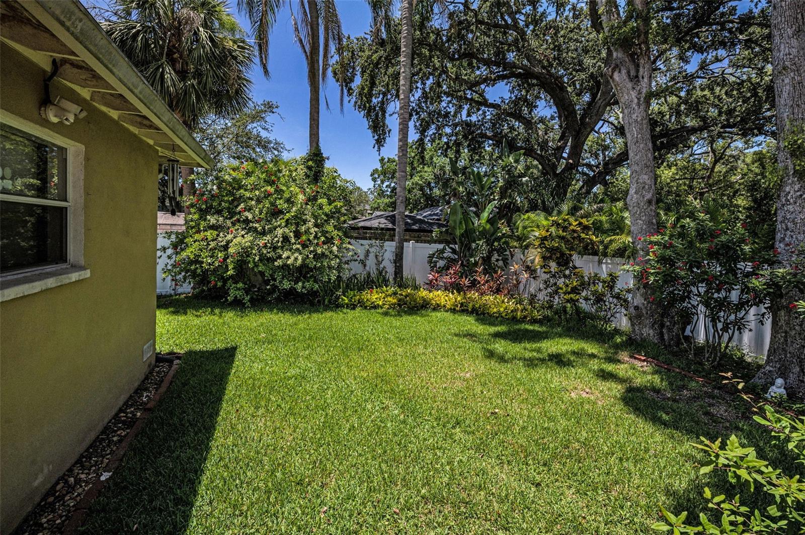 Listing photo id 50 for 4112 Corona Street