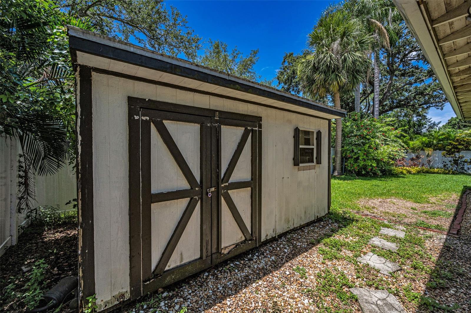 Listing photo id 64 for 4112 Corona Street