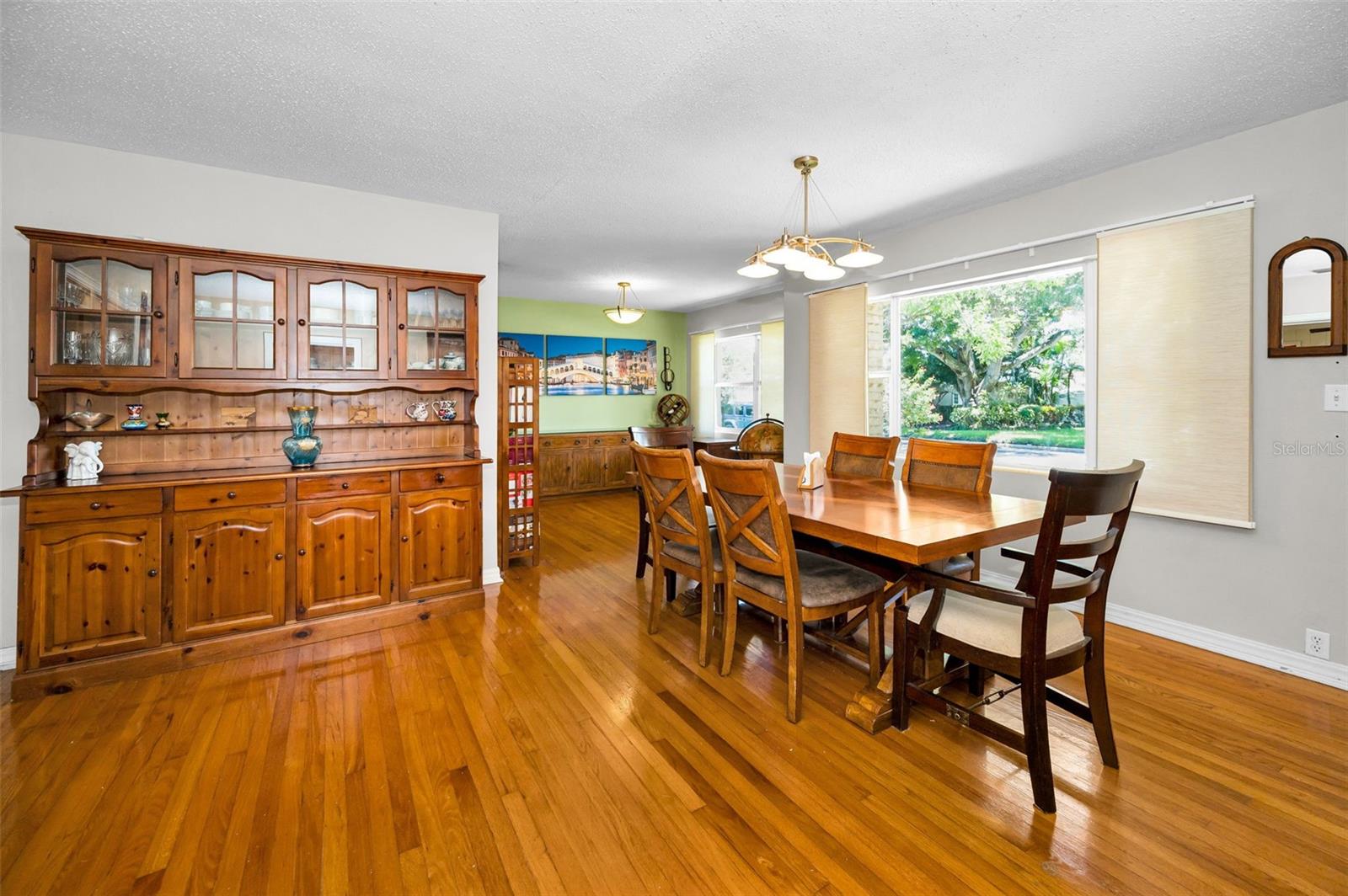 Listing photo id 5 for 4112 Corona Street