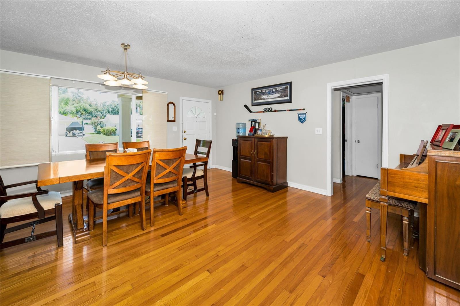 Listing photo id 6 for 4112 Corona Street