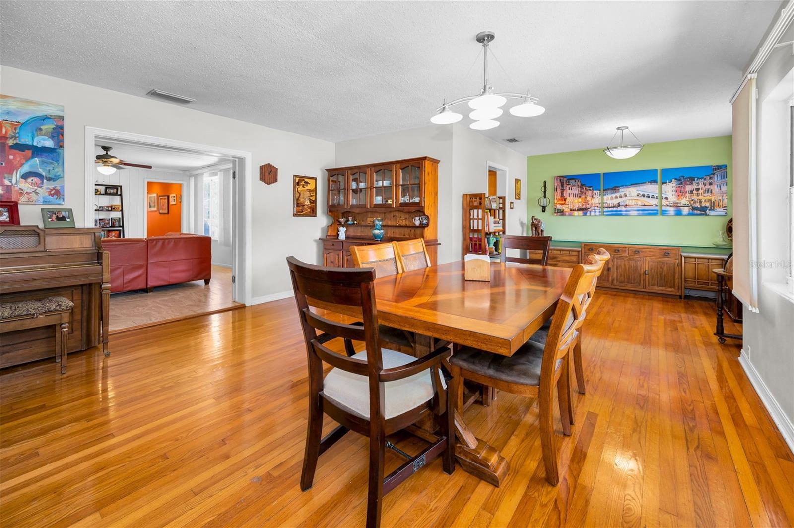 Listing photo id 7 for 4112 Corona Street