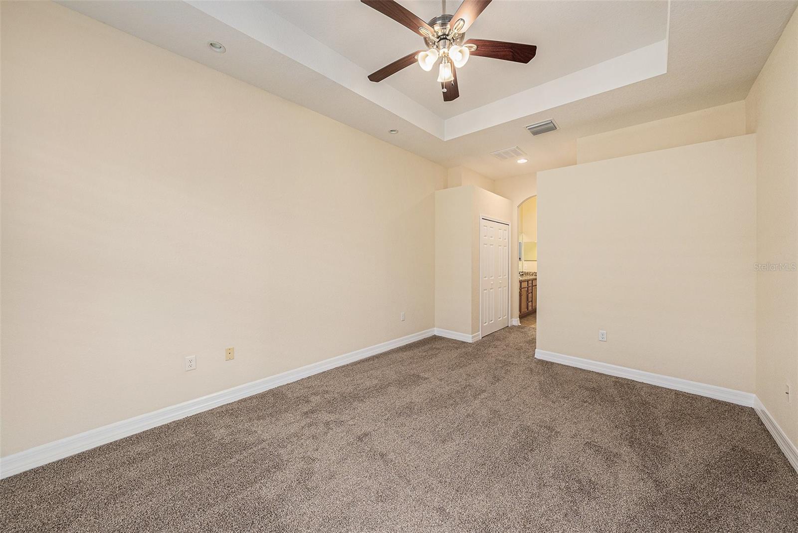 Listing photo id 16 for 4760 Wheel House Drive