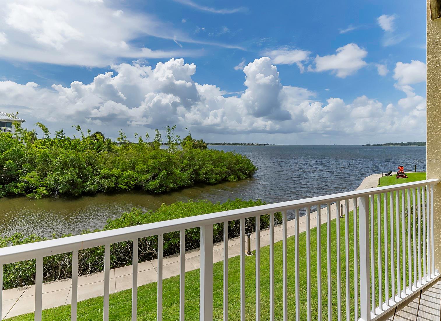 Details for 128 Brent Circle, OLDSMAR, FL 34677
