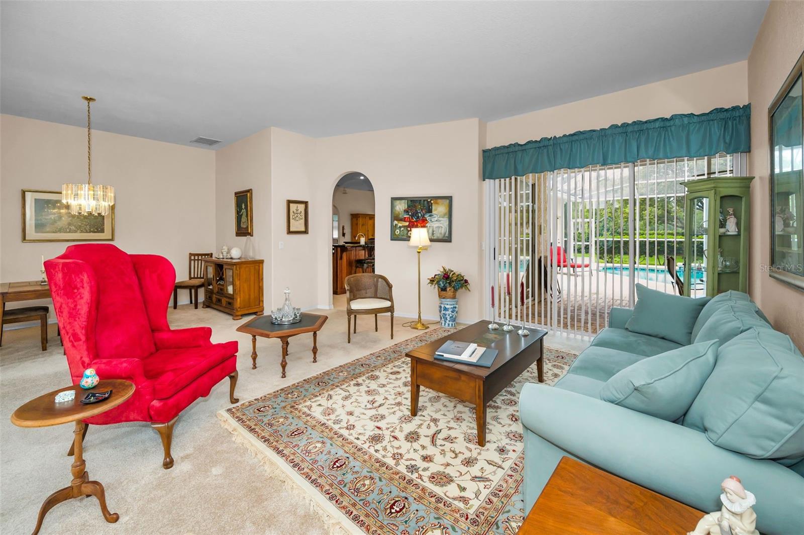 Listing photo id 8 for 5633 Wellington Court