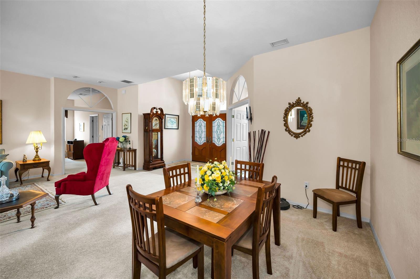 Listing photo id 9 for 5633 Wellington Court