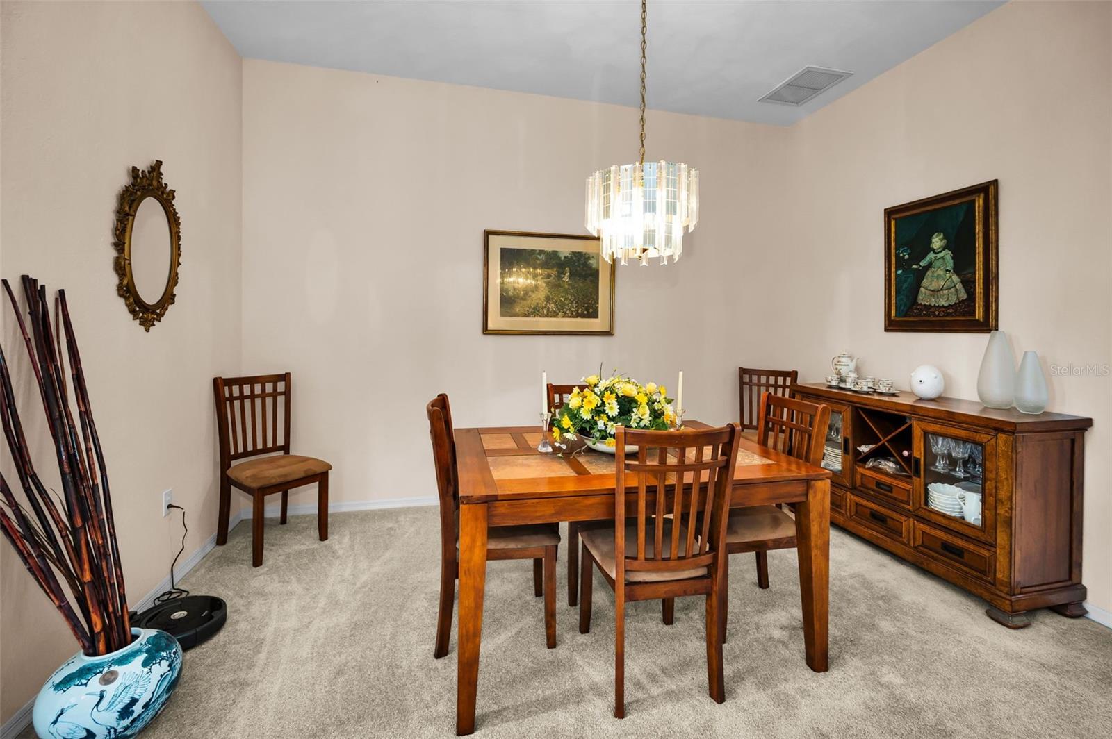 Listing photo id 11 for 5633 Wellington Court