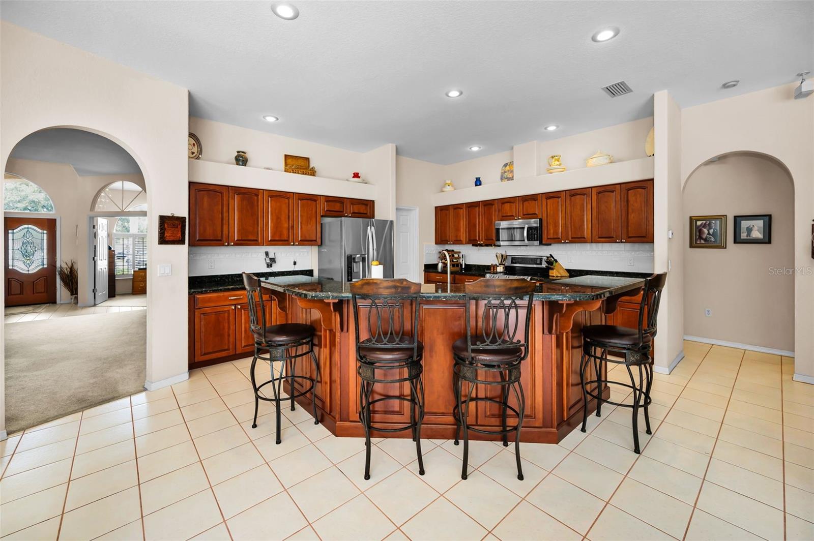 Listing photo id 12 for 5633 Wellington Court