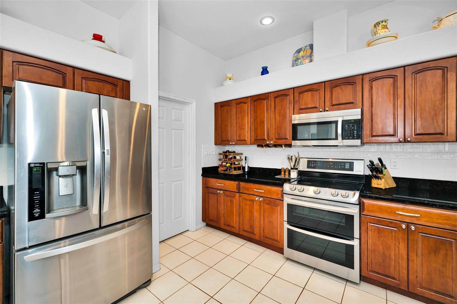 Listing photo id 14 for 5633 Wellington Court