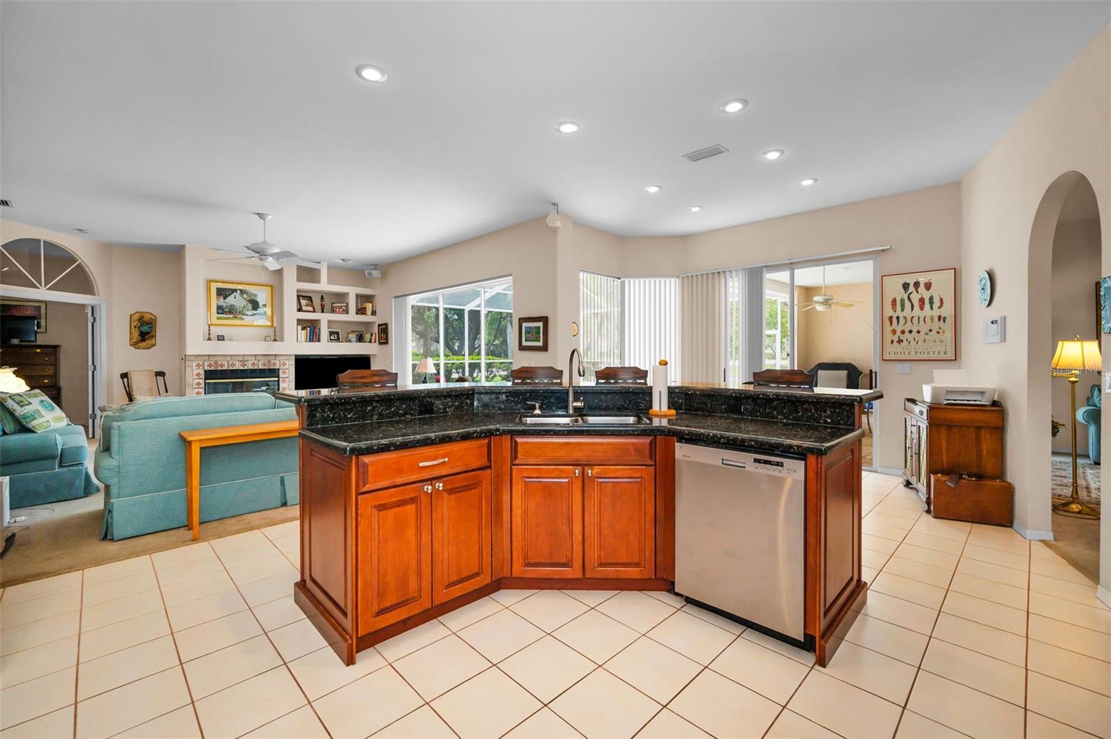 Listing photo id 15 for 5633 Wellington Court
