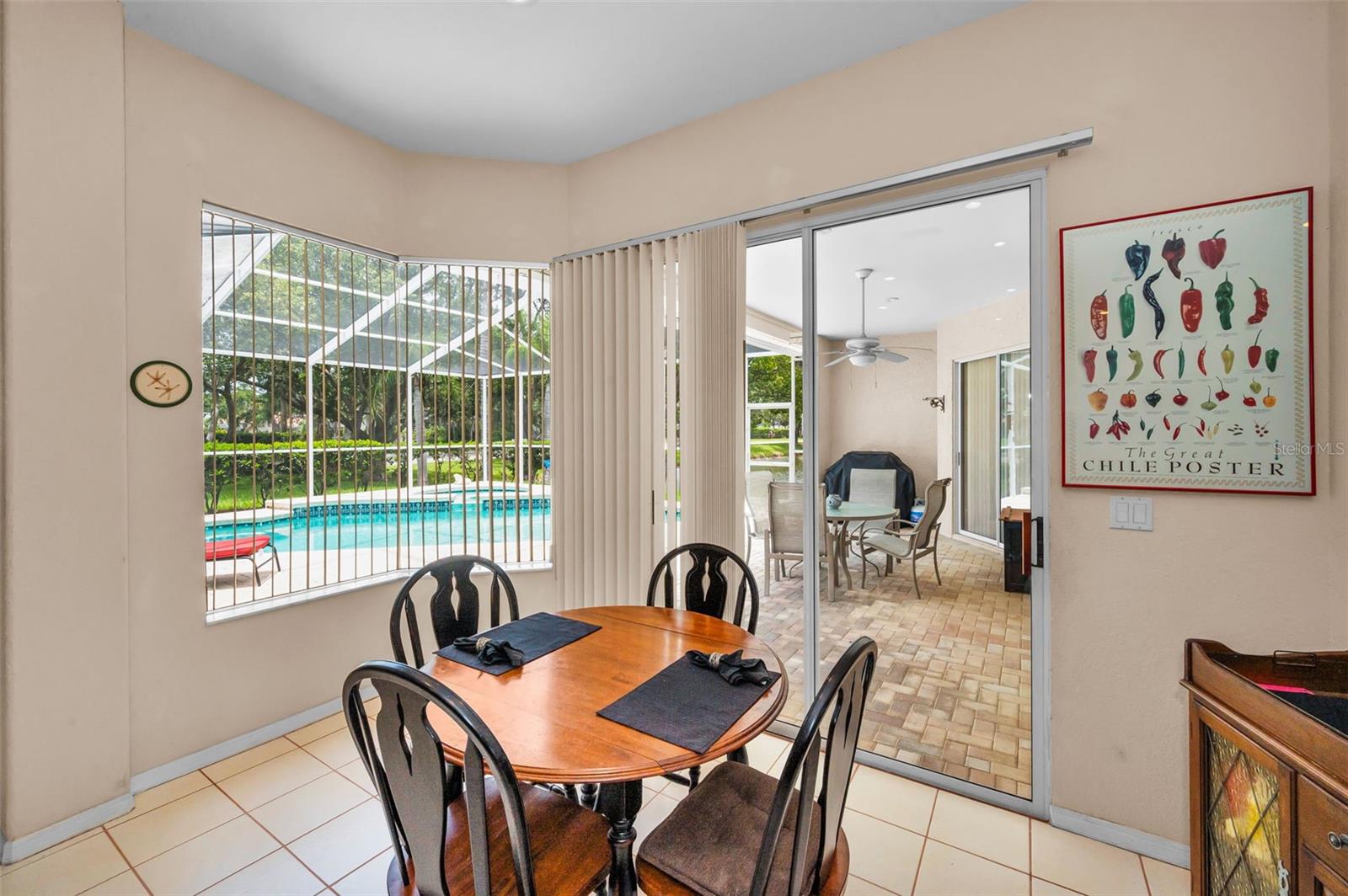 Listing photo id 17 for 5633 Wellington Court