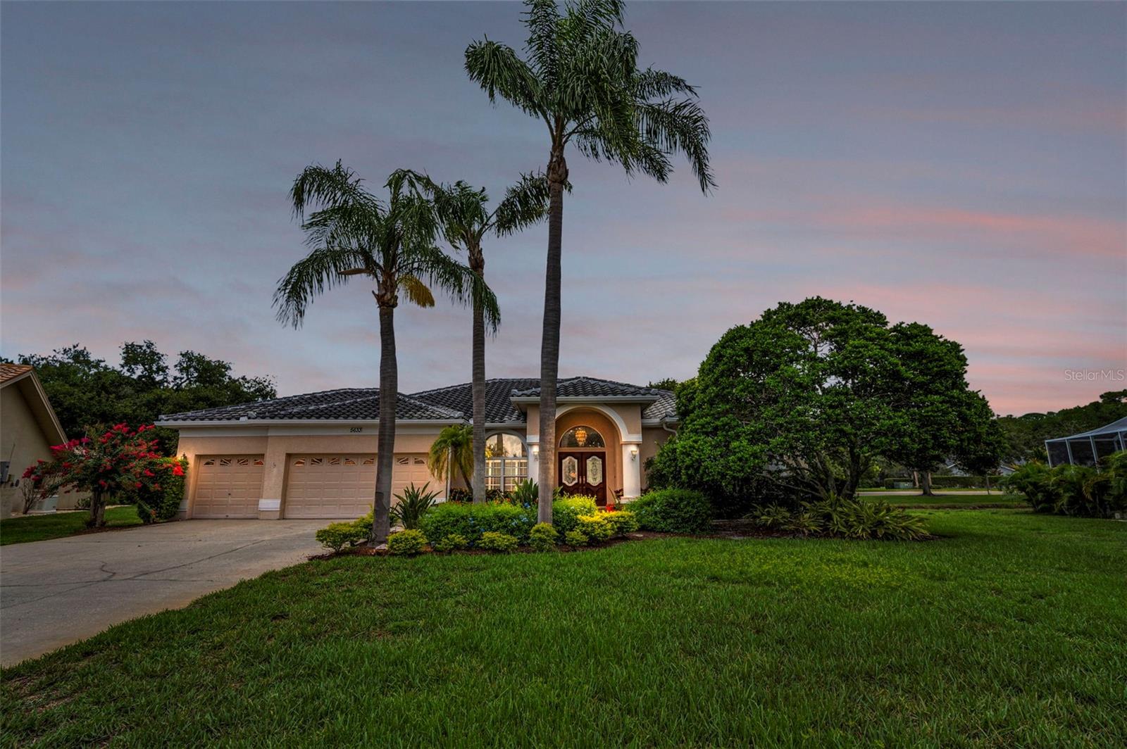 Listing photo id 0 for 5633 Wellington Court