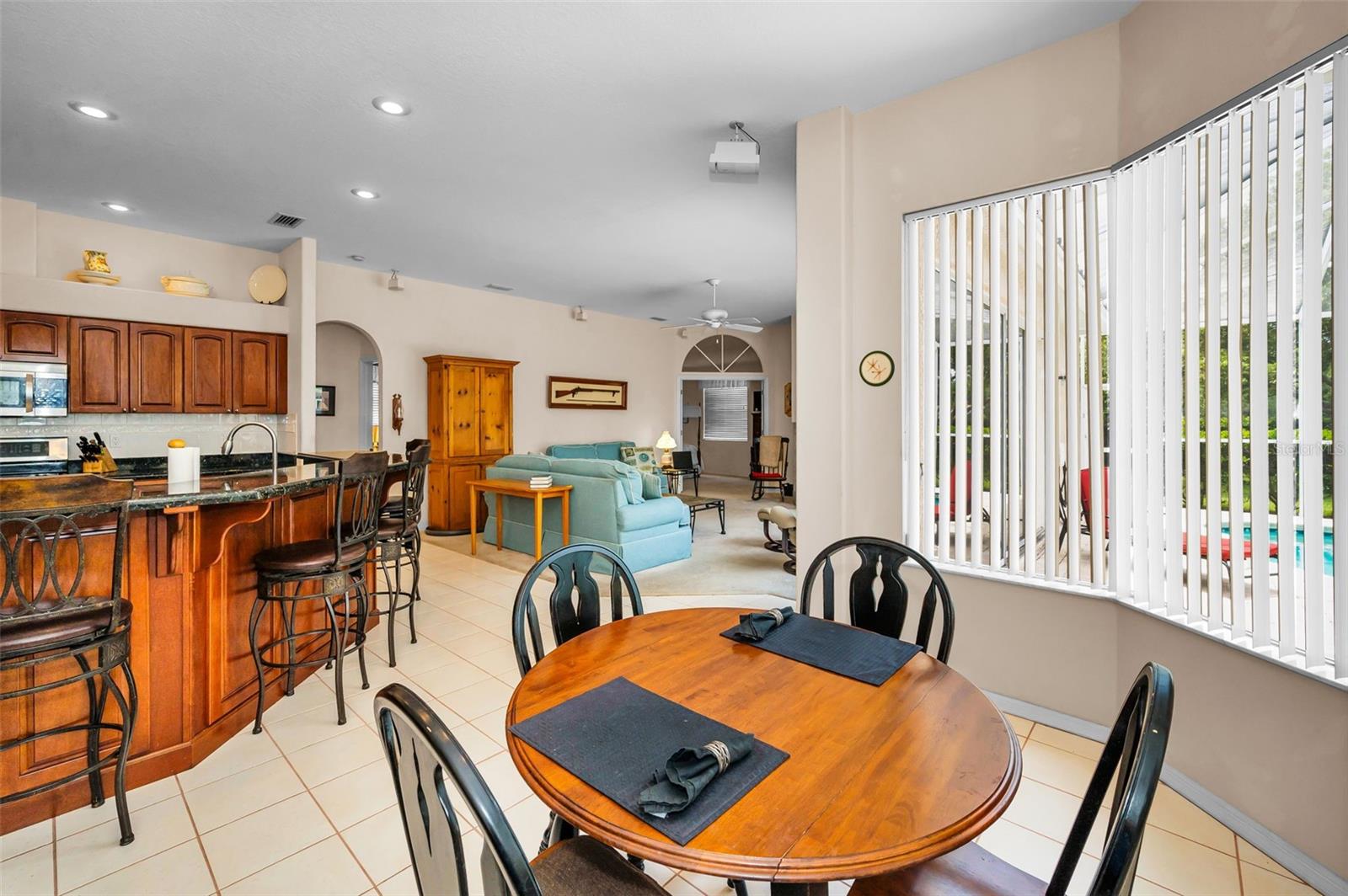 Listing photo id 18 for 5633 Wellington Court