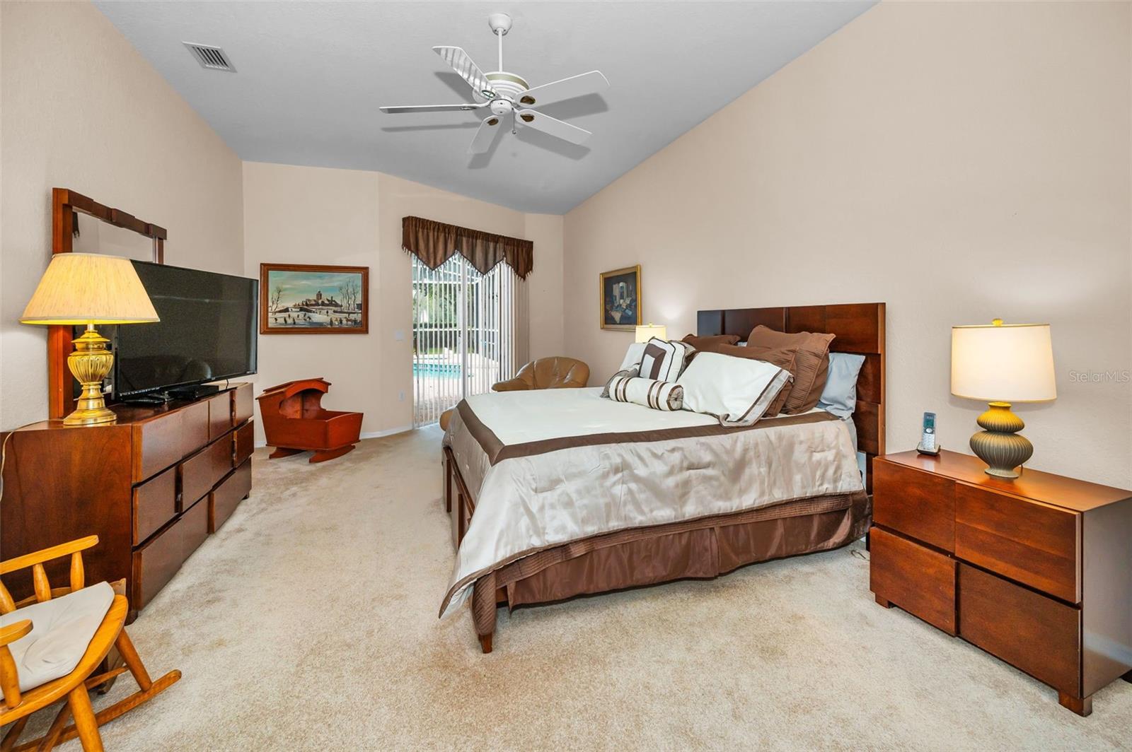 Listing photo id 24 for 5633 Wellington Court