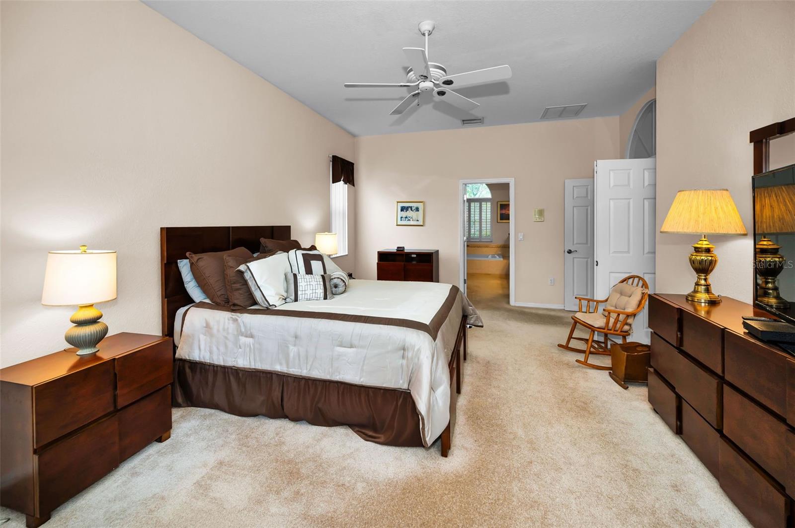 Listing photo id 26 for 5633 Wellington Court