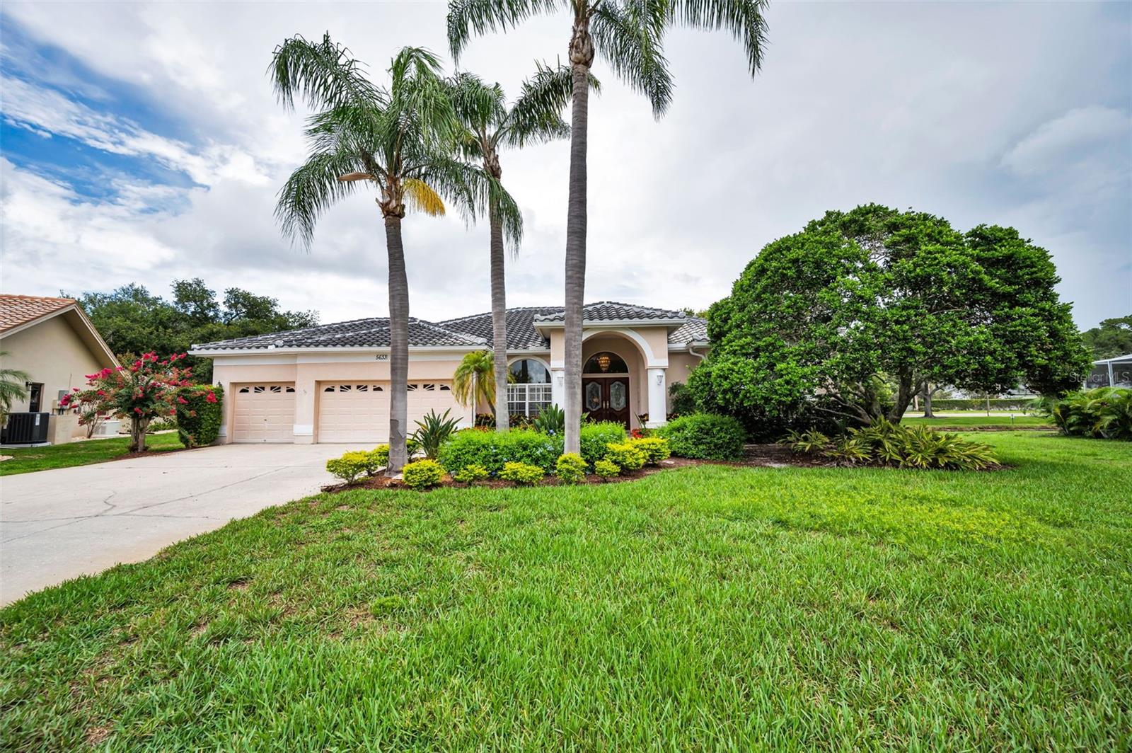 Listing photo id 1 for 5633 Wellington Court
