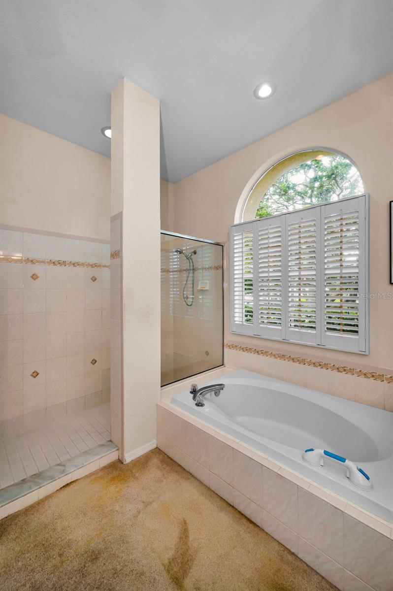 Listing photo id 28 for 5633 Wellington Court
