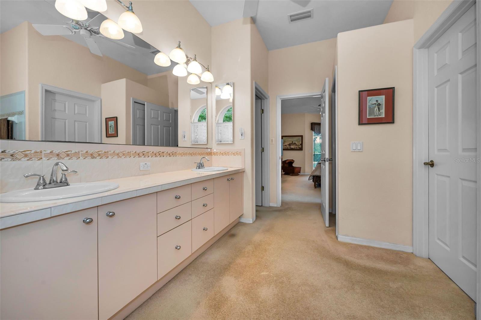 Listing photo id 29 for 5633 Wellington Court