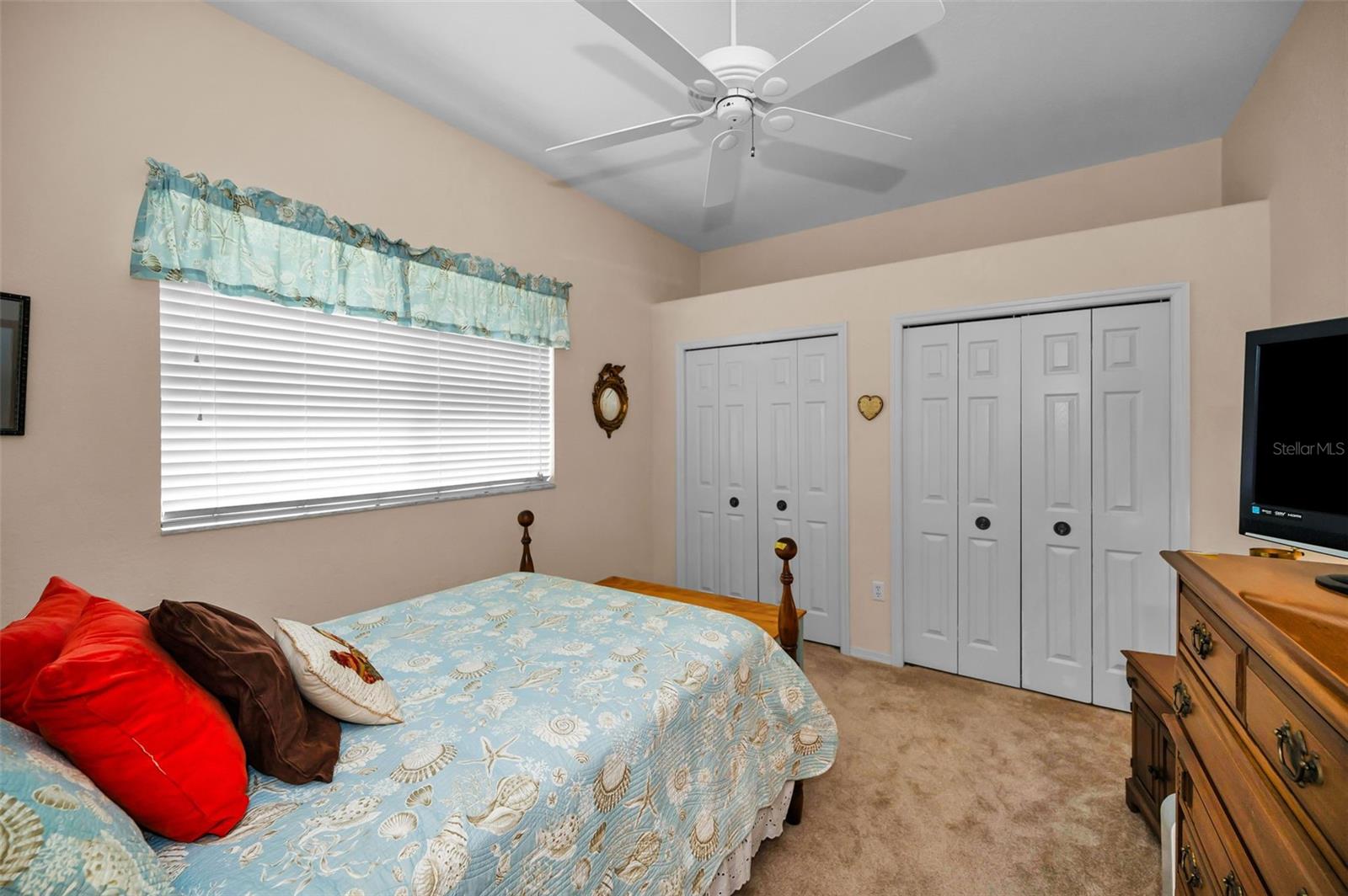 Listing photo id 36 for 5633 Wellington Court