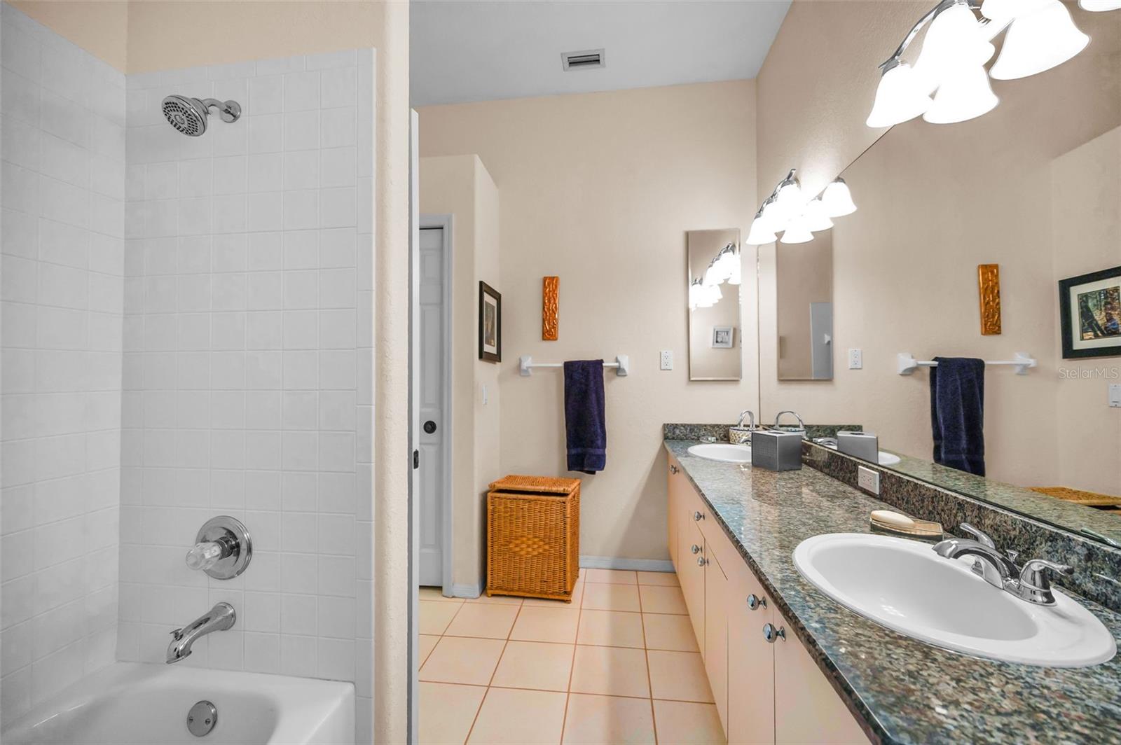 Listing photo id 37 for 5633 Wellington Court