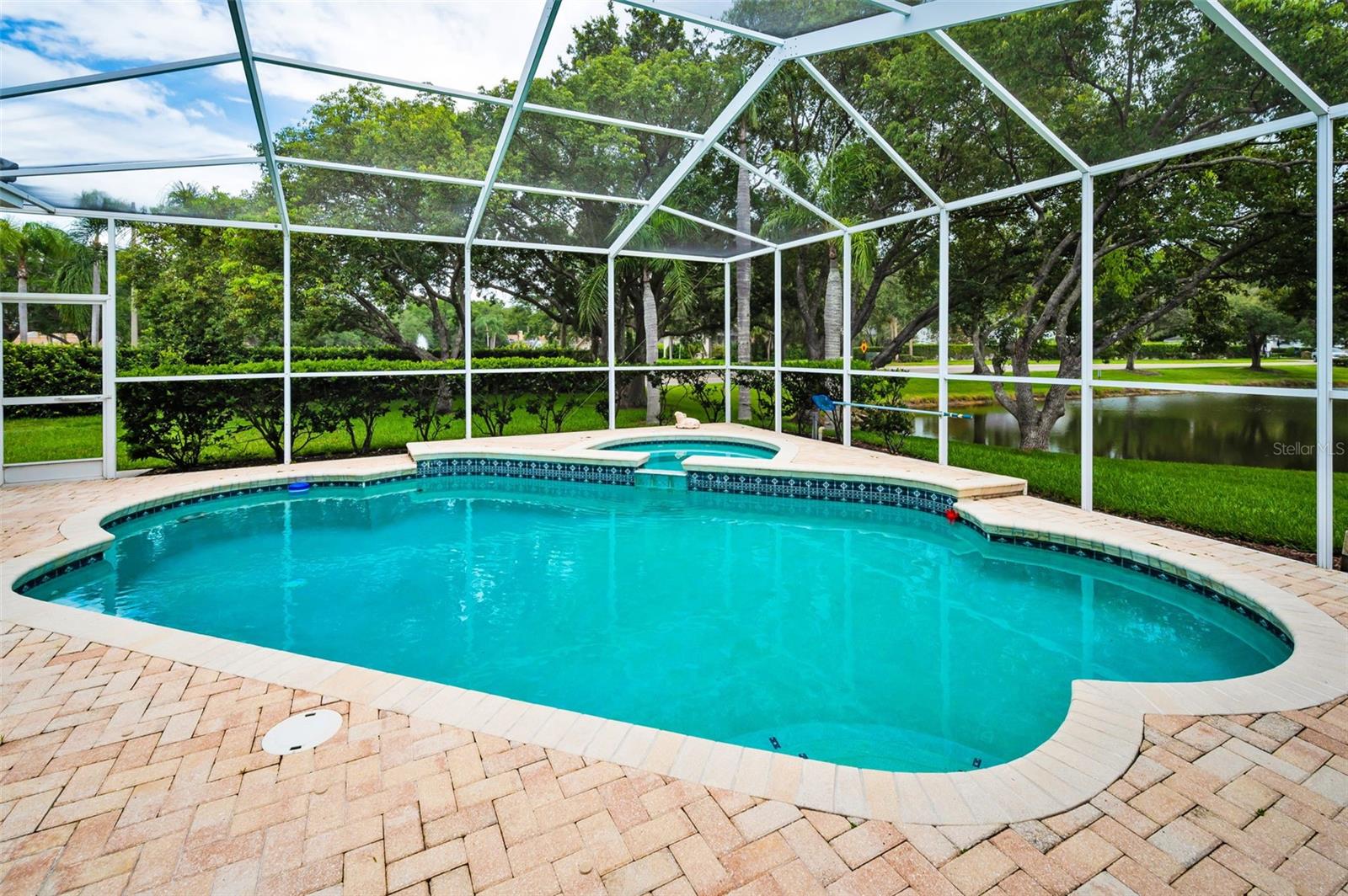 Listing photo id 41 for 5633 Wellington Court