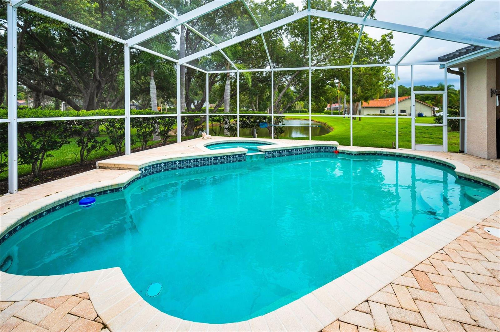 Listing photo id 42 for 5633 Wellington Court