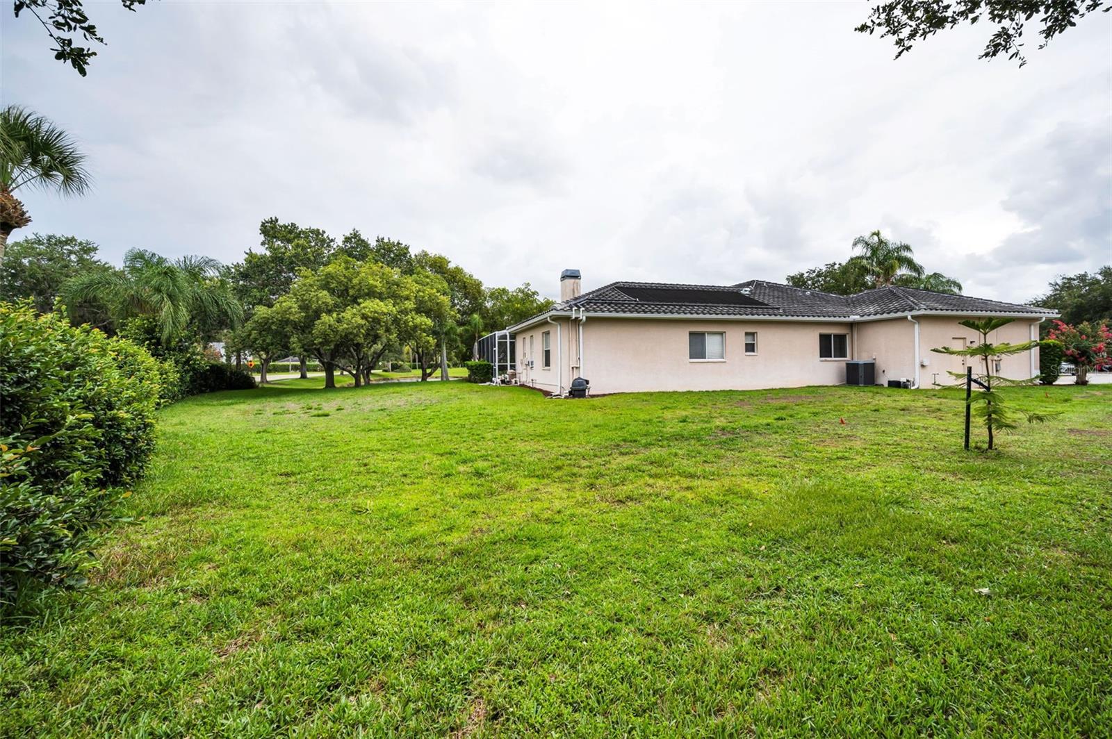 Listing photo id 51 for 5633 Wellington Court