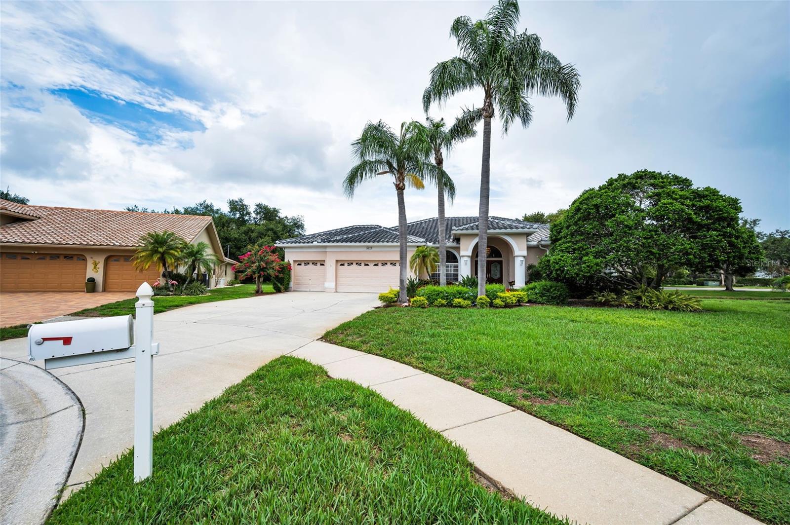 Listing photo id 57 for 5633 Wellington Court