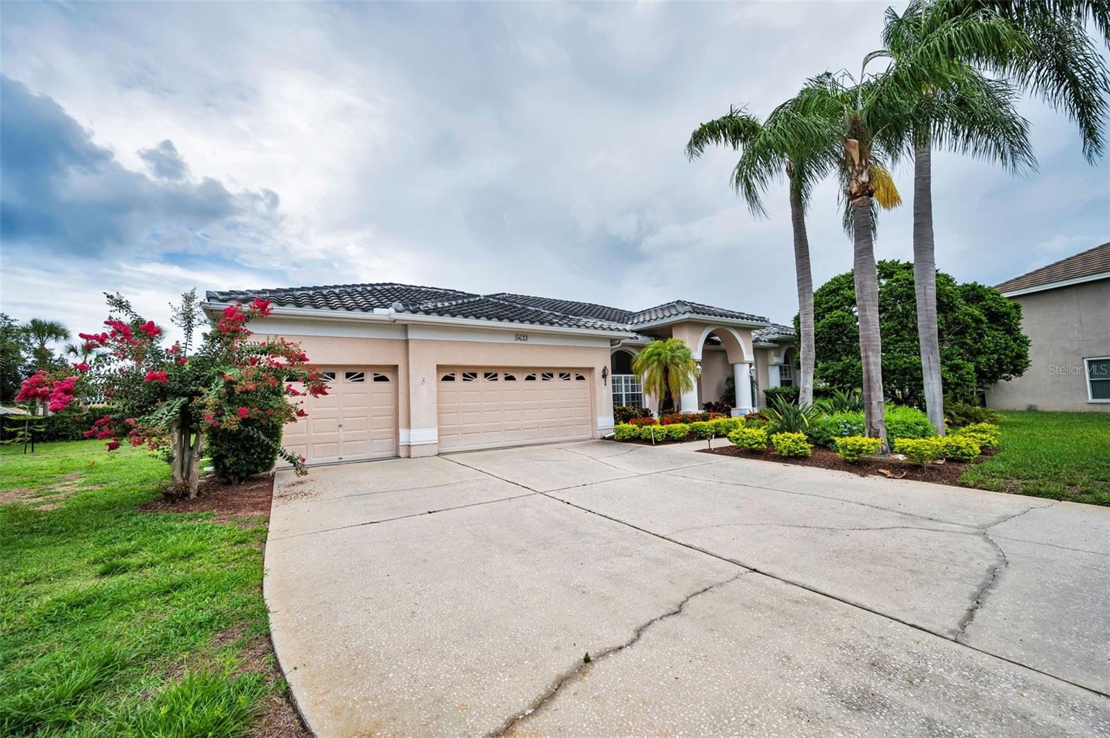 Listing photo id 59 for 5633 Wellington Court