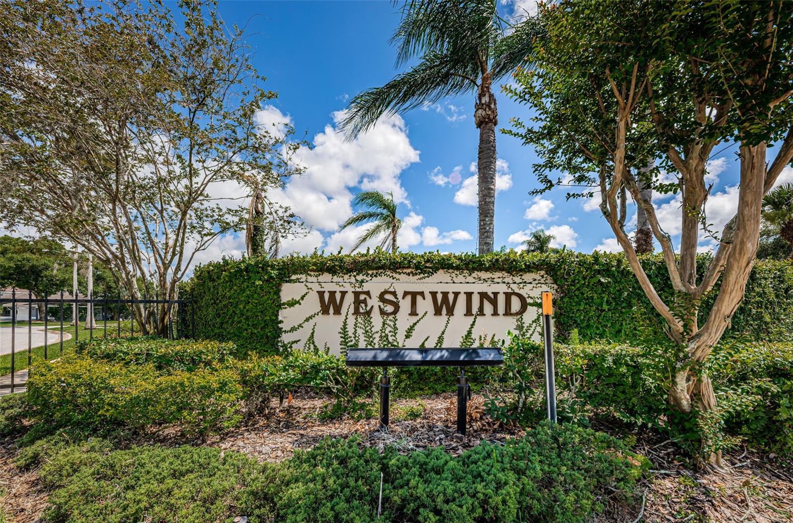 Listing photo id 61 for 5633 Wellington Court