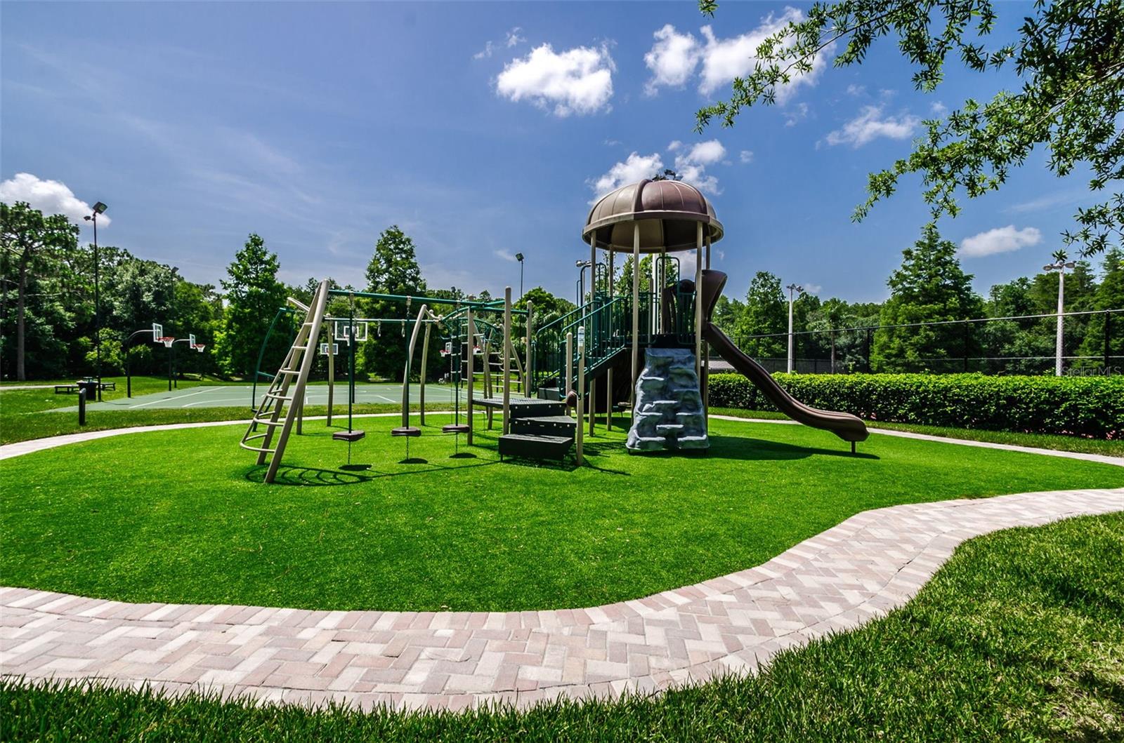 Listing photo id 72 for 5633 Wellington Court
