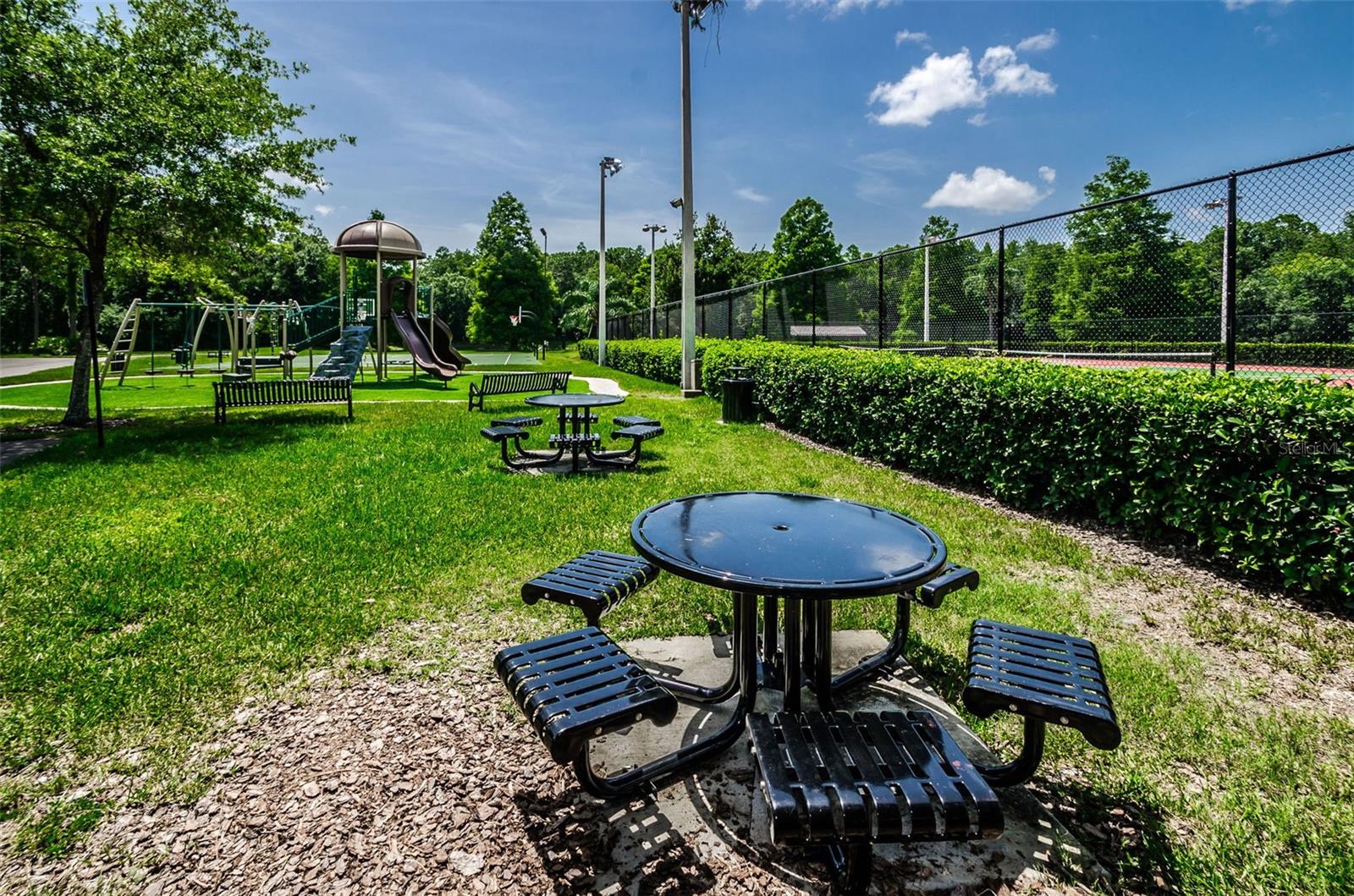 Listing photo id 73 for 5633 Wellington Court