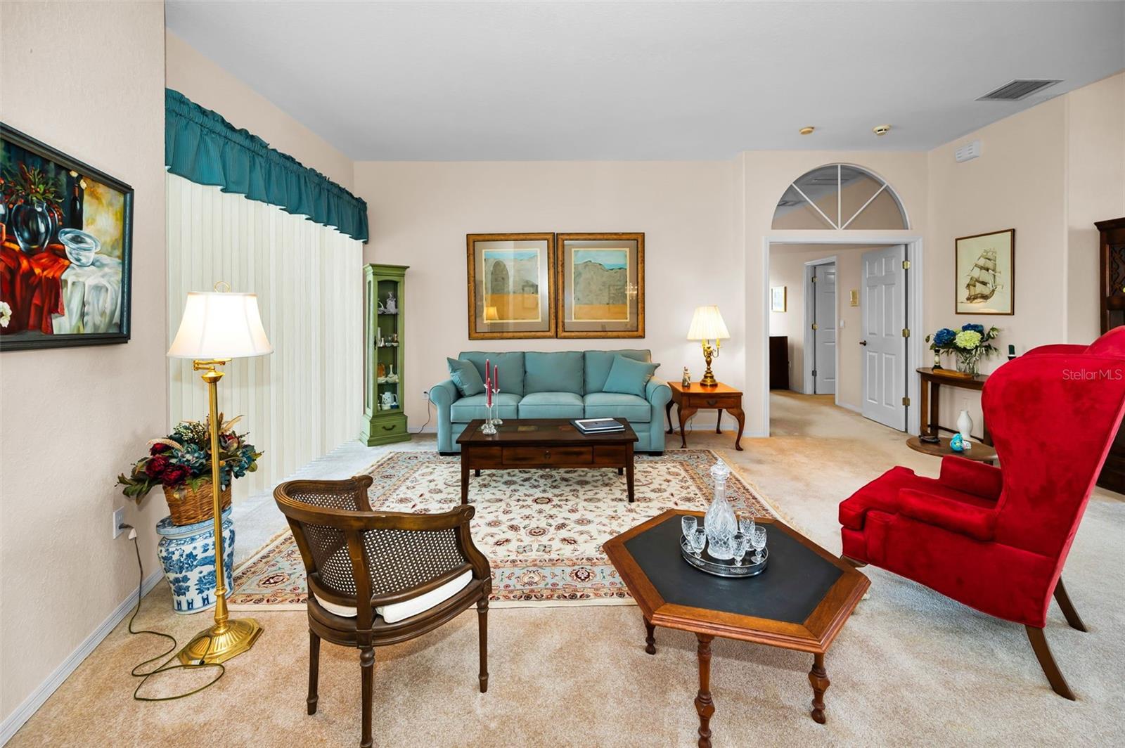 Listing photo id 6 for 5633 Wellington Court