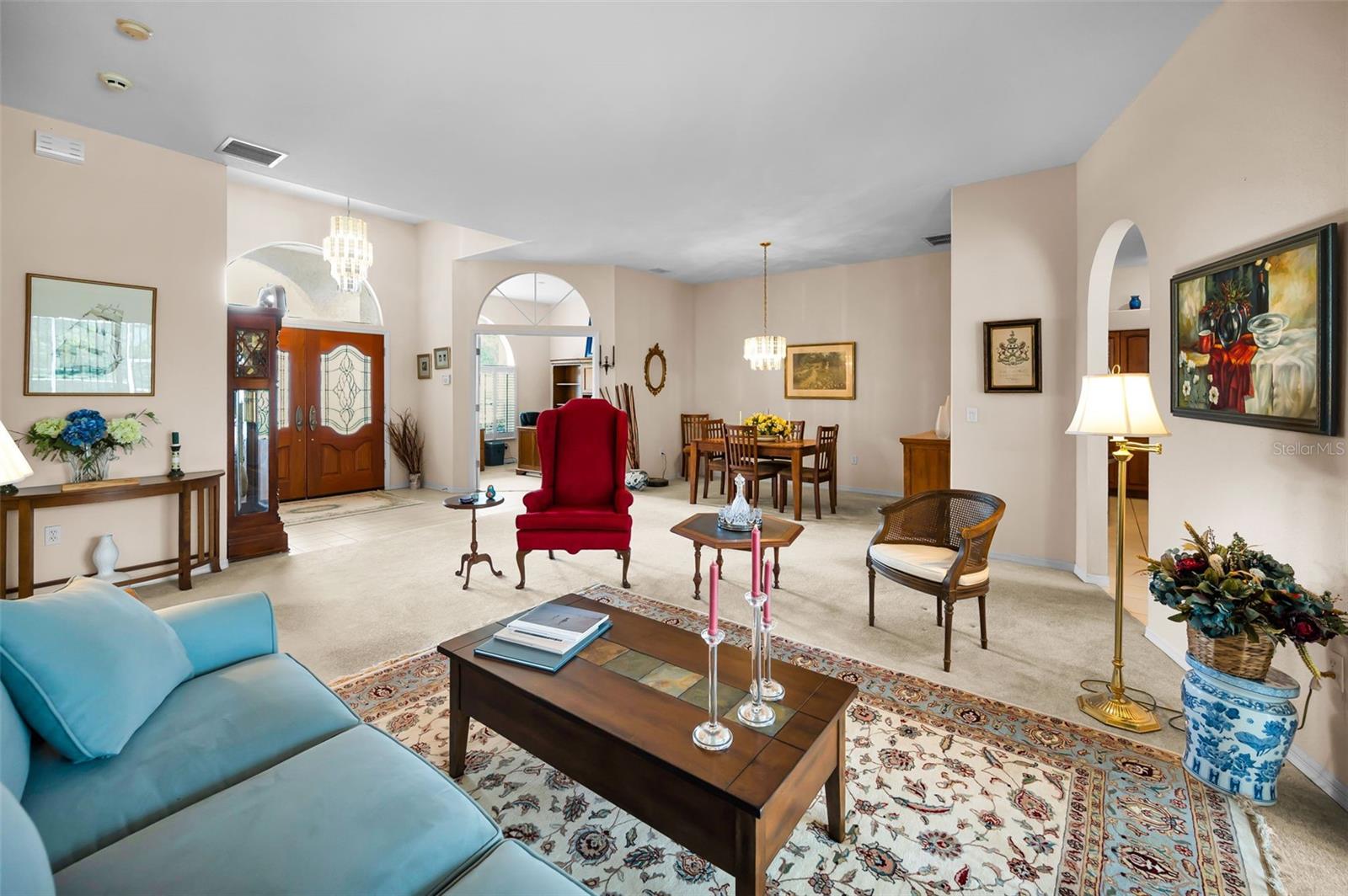Listing photo id 7 for 5633 Wellington Court