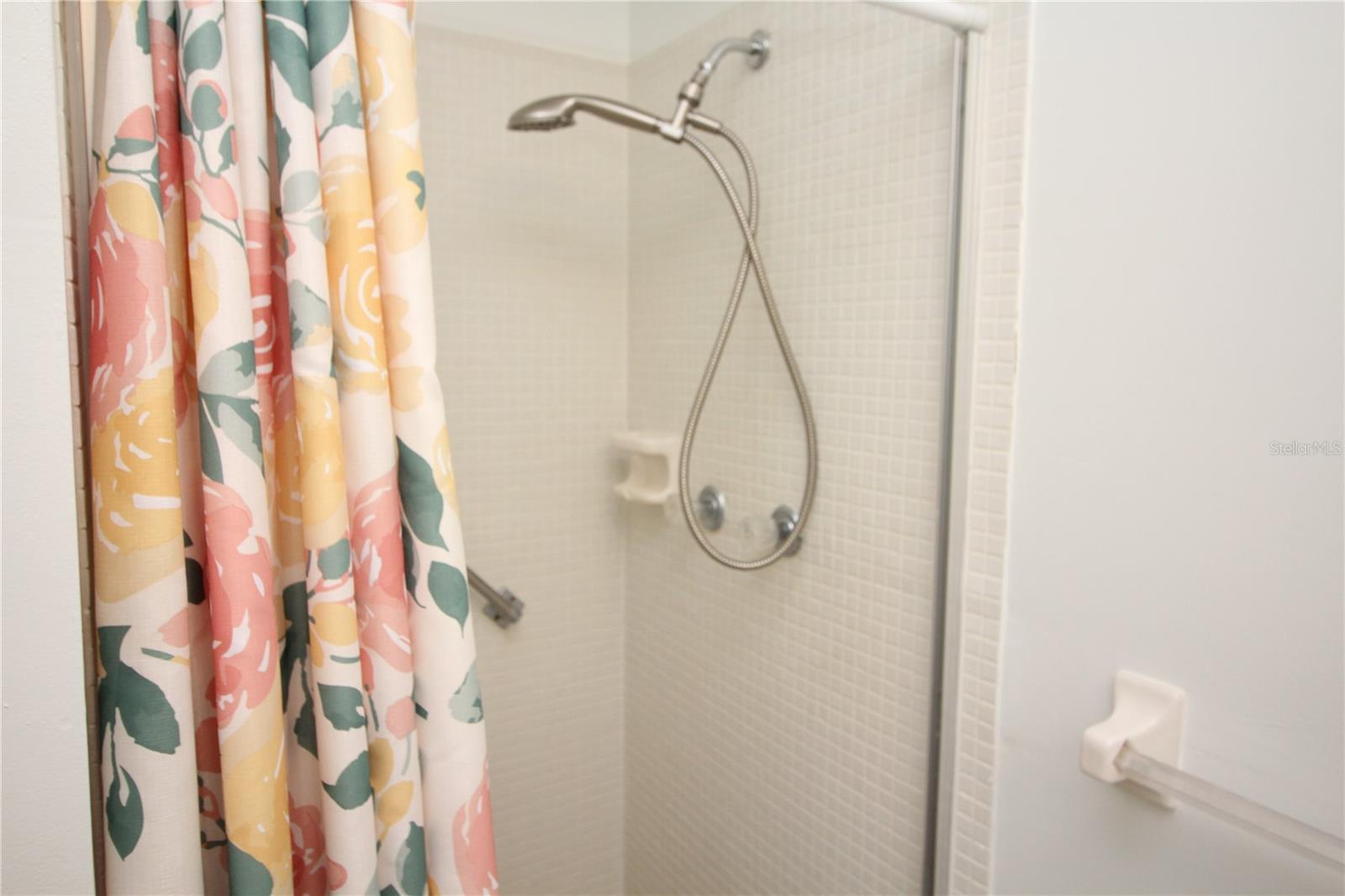 Image 18 of 25 For 402 Dorchester Place 44