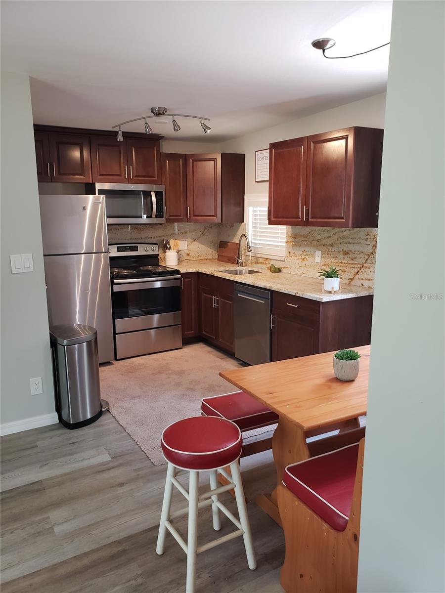Image 6 of 16 For 10160 118th Avenue