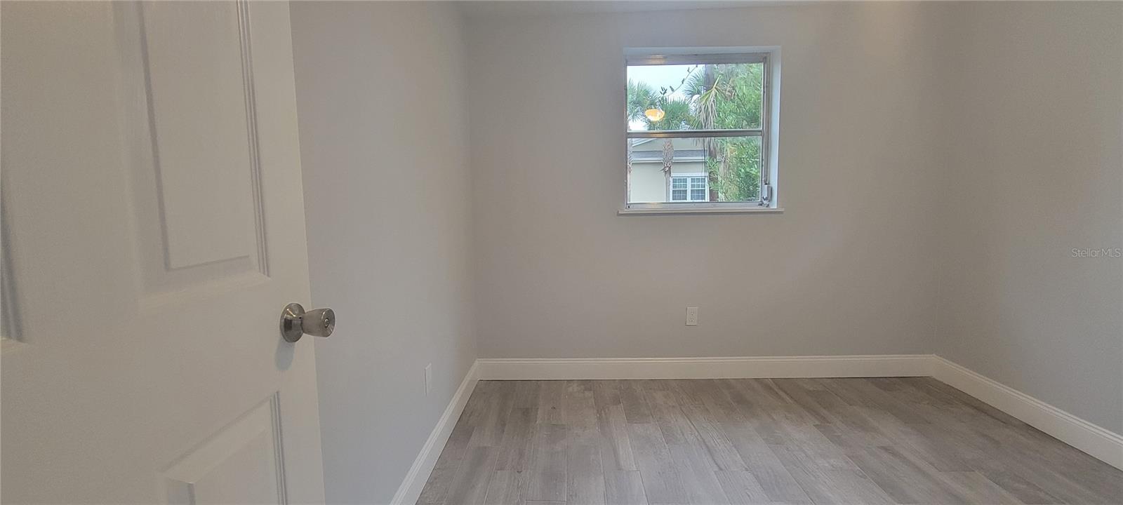 Listing photo id 9 for 224 8th Avenue N 224