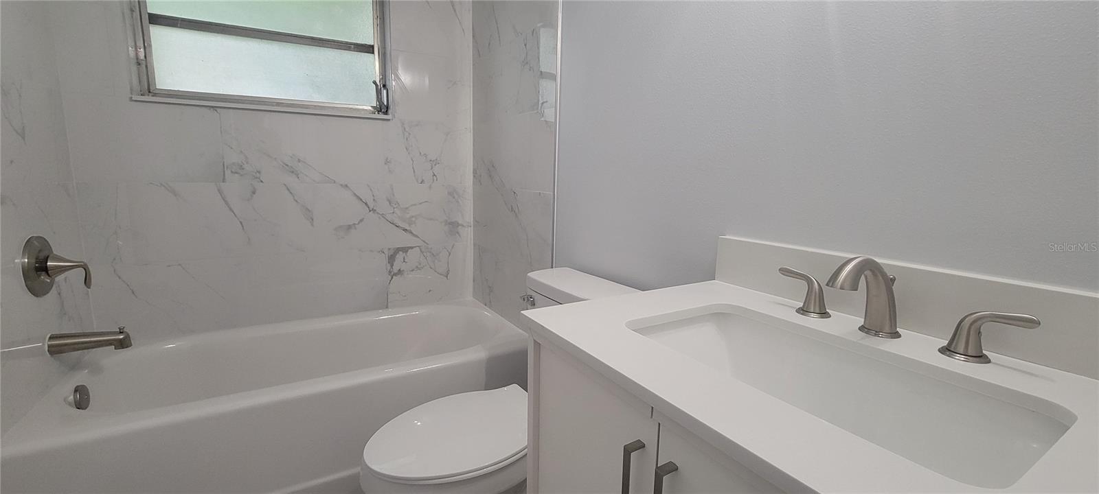 Listing photo id 12 for 224 8th Avenue N 224